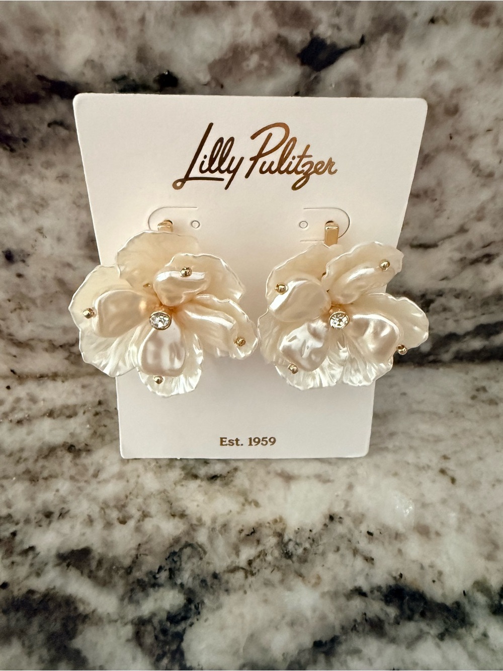 Lilly Pulitzer splendid pearl coconut Earrings - flowers new!!! Sold out!!